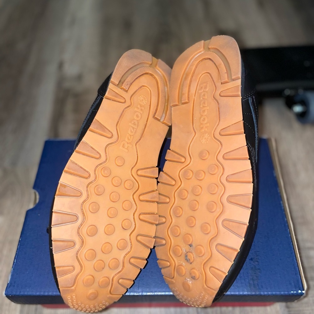 Classic Leather Reeboks - Picture 9 of 9